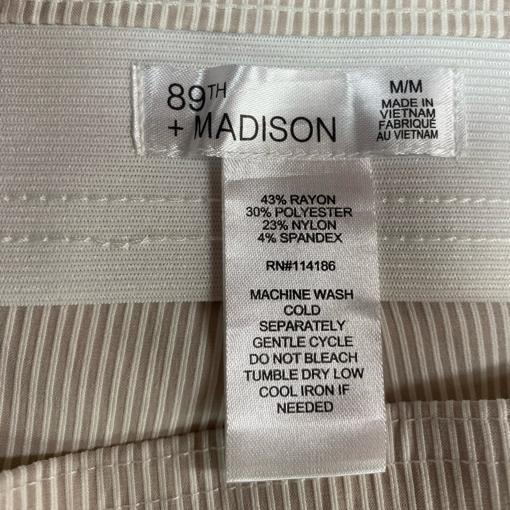 89th + Madison Cream Striped Pull On Shorts Women’s Medium - Picture 3 of 3